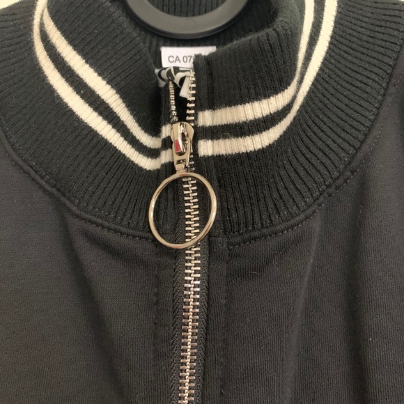 Trendy Black Jakcet - Picture 3 of 5